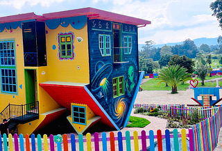 Casa al Revés Tenjo: Tour con Transporte Incluido