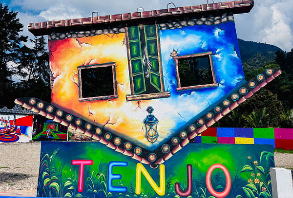Casa al Revés Tenjo: Tour con Transporte Incluido