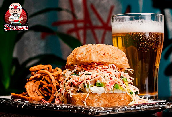 Combo Hamburguesa Acevichada Con Papas y Cerveza