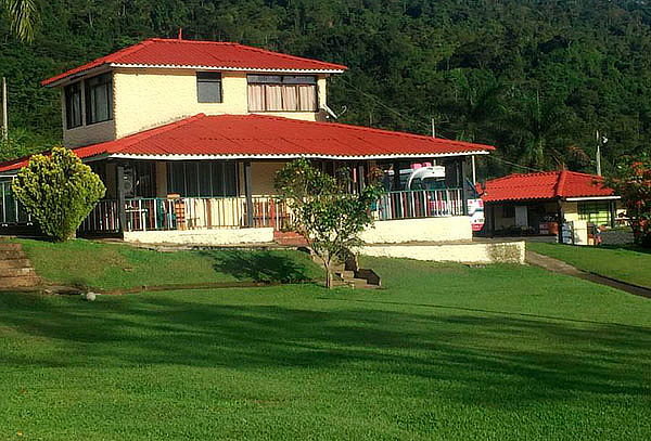 Zona de Camping con Desayuno Almuerzo y Cena en Silvania
