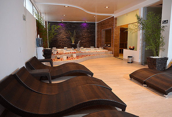 Escapada Relax: Spa + Masaje + Vino y Comida 