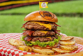 2x1 en Hamburguesas Triple Carne con Papas Rusticas