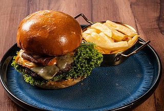2 Hamburguesas + Papas a la Francesa en el Poblado 