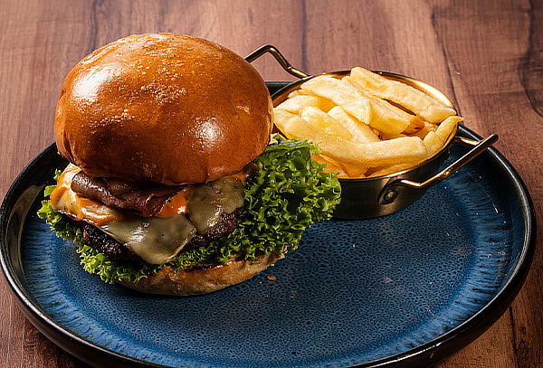 2 Hamburguesas + Papas a la Francesa en el Poblado 