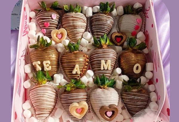 12 Fresas con Chocolate Premium para Aniversario
