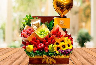 Bouquet Frutal Con Flores y Detalles Especiales
