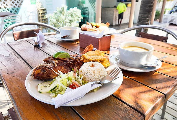 Pasadía Premium Cartagena: Transporte + Almuerzo + Piscina