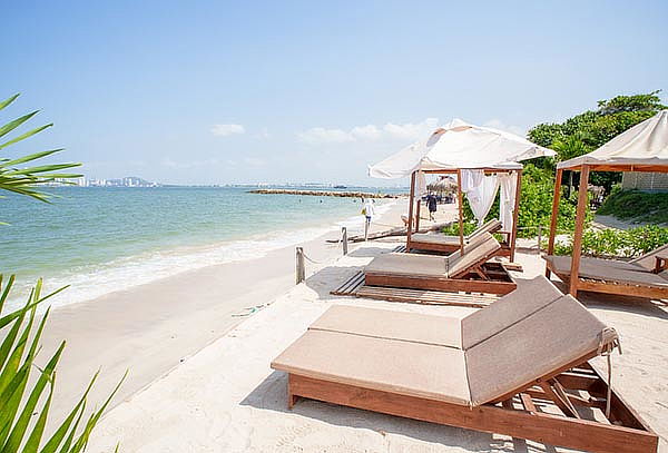 Pasadía Premium Cartagena: Transporte + Almuerzo + Piscina