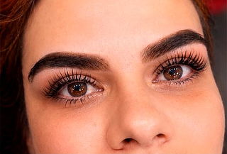 Ondulado y Tinte de Pestañas + Diseño y Depilación de Cejas 