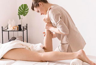 Masaje Relajación en Piernas con Drenaje Linfático