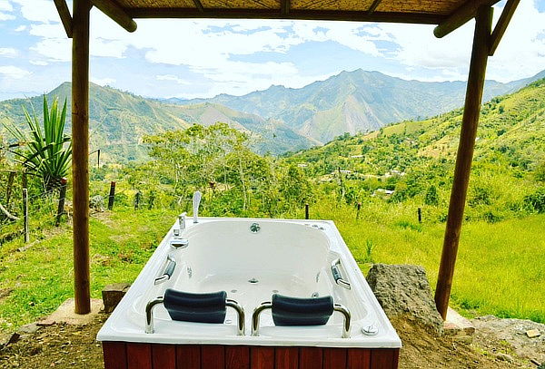 2D/1N Glamping para 2 + Jacuzzi + Catamarán + Zona de Juegos