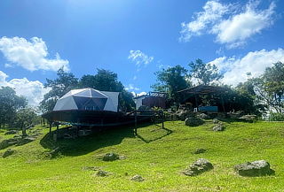 2D/1N Glamping para 2 + Jacuzzi + Catamarán + Zona de Juegos