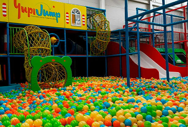 ¡Diversión para 2 en Trampolines, Playground y Fútbol!