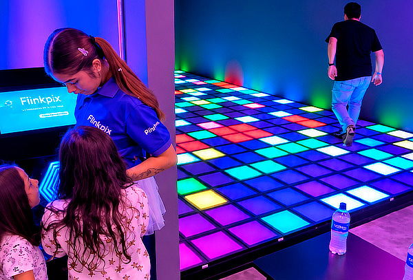 Experiencia y Juego Interactivo en Piso LED - FlinkPix