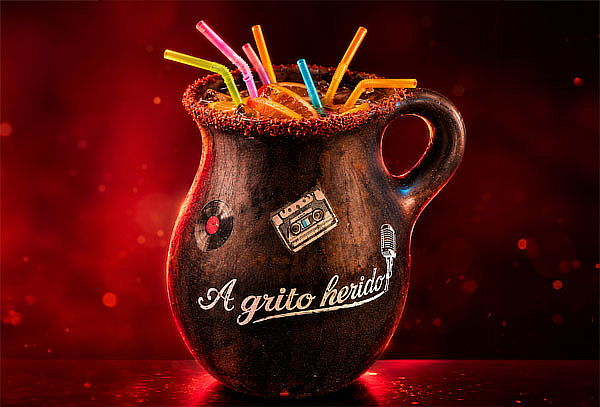 Mega Coctel para 5 Personas con Experiencia de Karaoke
