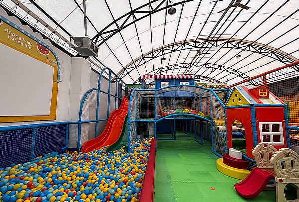 ¡Diversión para 2 en Trampolines, Playground y Crispetas!