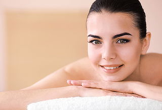Spa Facial: Porcelanización + Masaje Craneal + Bebida 
