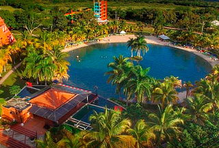 Pasadía en Playa Hawai con Transporte Incluido + Desayuno