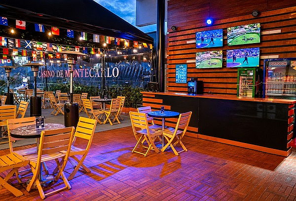 2x1 en cócteles a elección en Mónaco Sports Bar