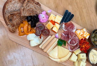 ¡Comparte! Deliciosa Tabla de Quesos  + 2 Sodas Artesanales