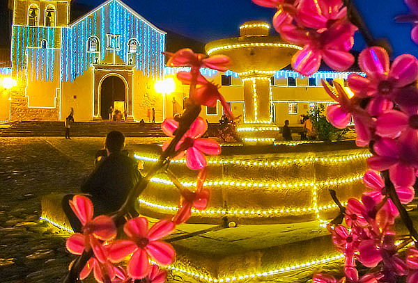 Espíritu Navideño Luces y Juegos Pirotécnicos Villa de Leyva