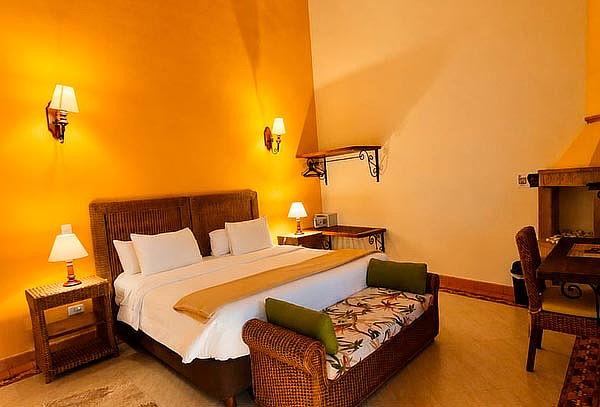 Villa de Leyva para 2: Hospedaje + Desayuno + Zonas Húmedas