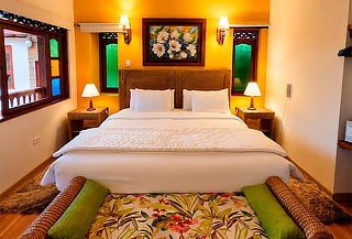 Villa de Leyva para 2: Hospedaje + Desayuno + Zonas Húmedas