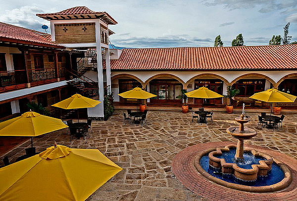 Villa de Leyva: Pasadía + Almuerzo + Piscina Climatizada 