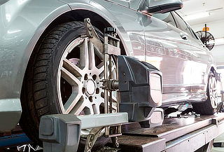 Auto Express: Alineación + 4 Balanceos + Rotación