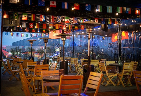 Noche Dorada: Botella + 10 Club Colombia por $142.990