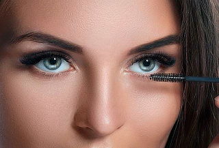 Procedimiento estético en cejas tipo "Foxy Eyes" 