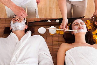 Relájate con Cromoterapia facial p/2 + vino y chocolates