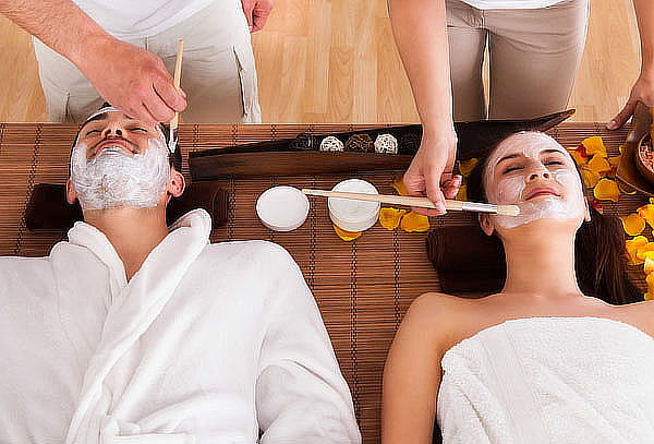 Relájate con Cromoterapia facial p/2 + vino y chocolates
