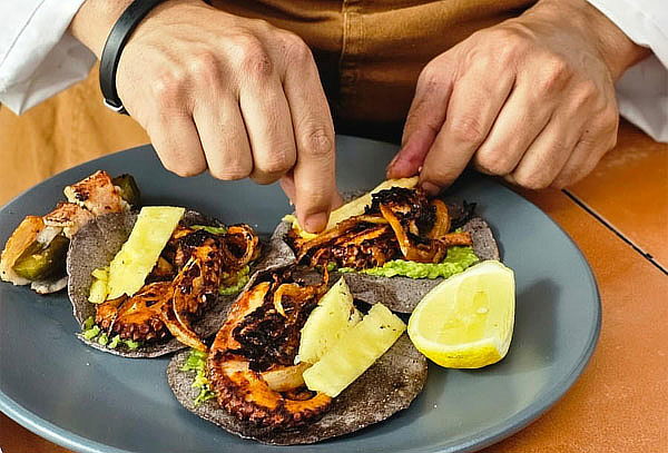 Menú de 2 Tiempos: Mariscos o Carne + Drink a Elección