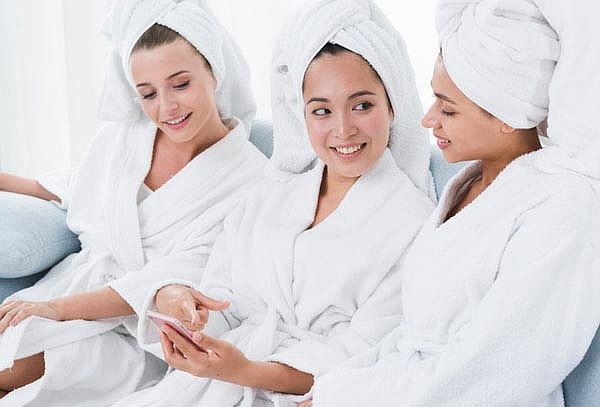 Day spa 4 amigas + Chocolates + Masaje + Envoltura y más