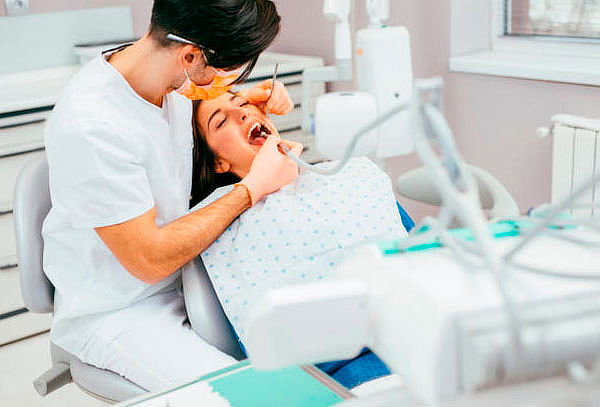 Restauración de Dientes con Resinas + Limpieza Dental