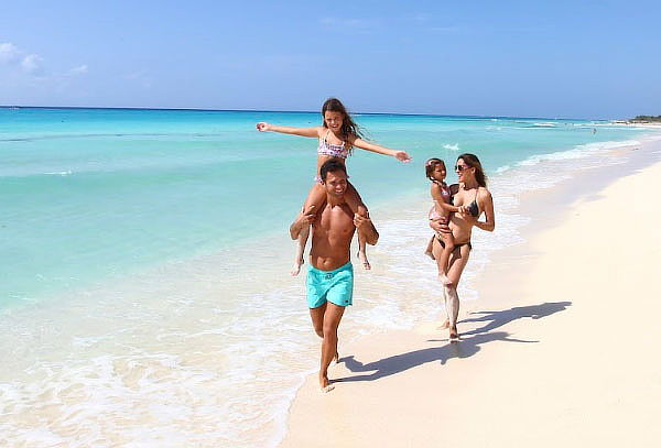 Disfruta de 6D/5N Para 4, Playa del Carmen ¡Sandos Playacar!