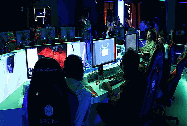 ¿Sin Plan? 1hr de Gaming en Arena Movistar ¡15 suc! 