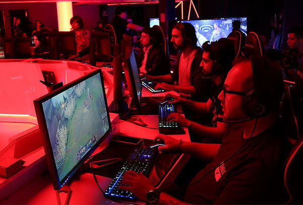 ¿Sin Plan? 1hr de Gaming en Arena Movistar ¡15 suc! 