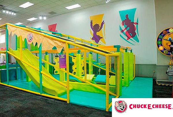 COMBO Pizza MED + 2 Refrescos + 60 juegos en Chuck E. Cheese
