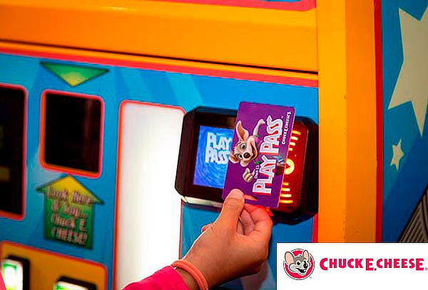 COMBO Pizza MED + 2 Refrescos + 60 juegos en Chuck E. Cheese