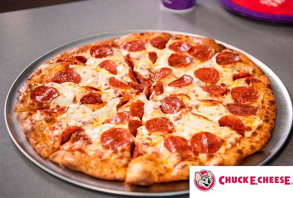 COMBO Pizza MED + 2 Refrescos + 60 juegos en Chuck E. Cheese