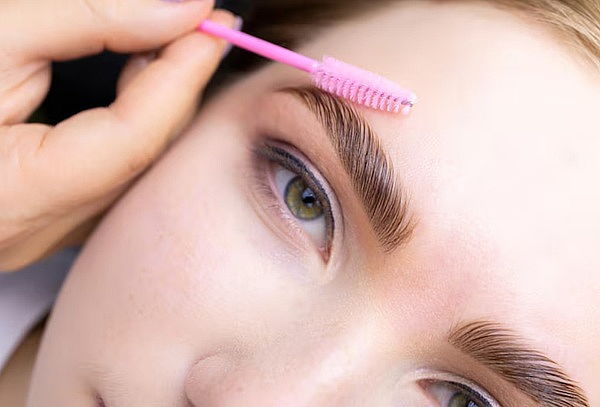 Manicure + Gel color + Laminado de Cejas