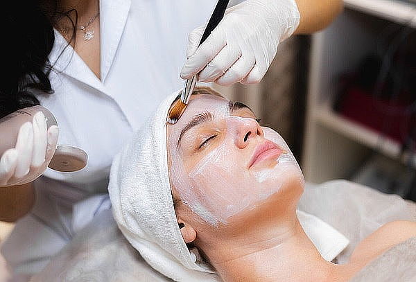 2 faciales: Microdermoabrasión +Radiofrecuencia y mascarilla