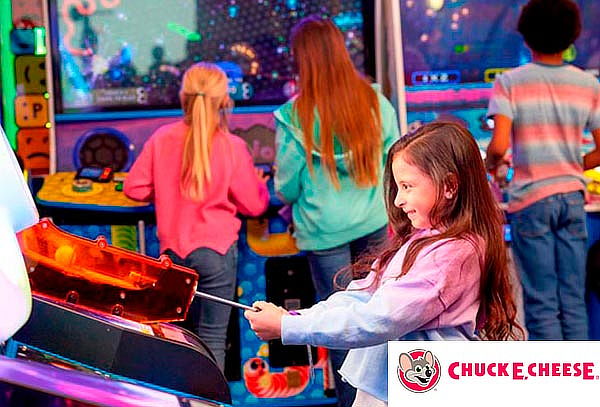 COMBO VIDEOJUEGOS incluye 90 juegos solo en Chuck E. Cheese®