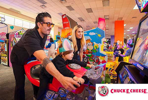 COMBO VIDEOJUEGOS incluye 90 juegos solo en Chuck E. Cheese®
