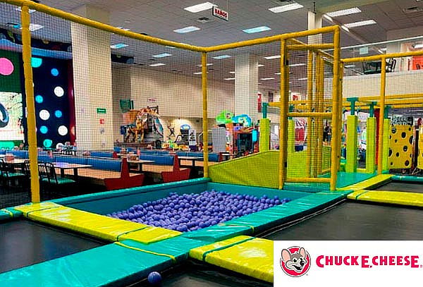JUEGO ACTIVO Day Pass en zona de aventura en Chuck Cheese®