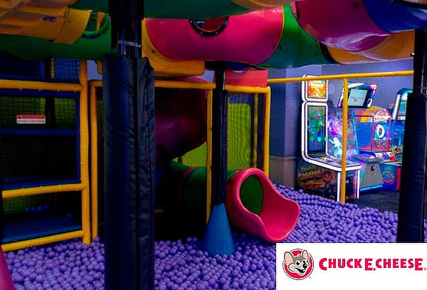 JUEGO ACTIVO Day Pass en zona de aventura en Chuck Cheese®