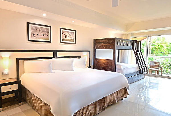 Disfruta de 6D/5N Para 4, Playa del Carmen ¡Sandos Playacar!