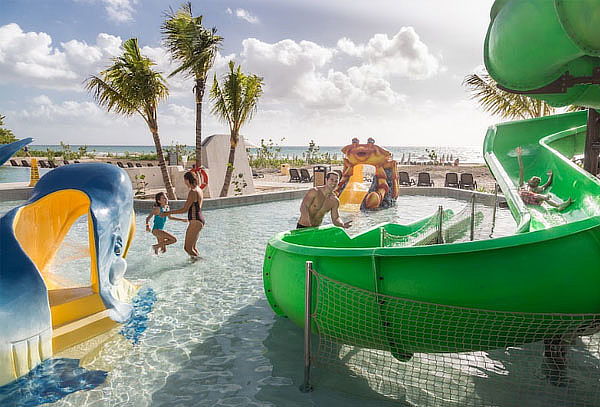 Disfruta de 6D/5N Para 4, Playa del Carmen ¡Sandos Playacar!